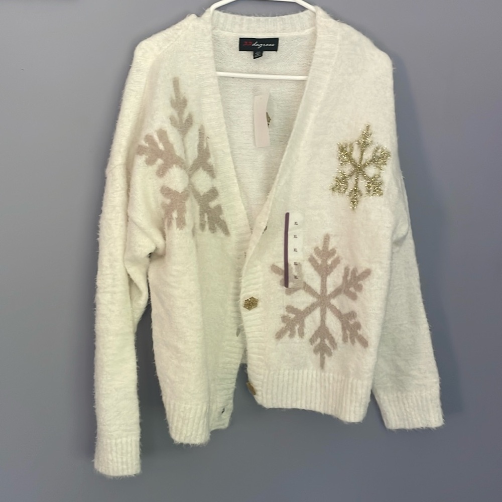 Brand New 33degrees snowflake sweater